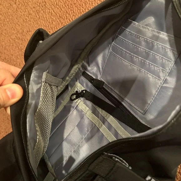 IHKWIP Convertible Sling/ Backpack NWT - Picture 3 of 9